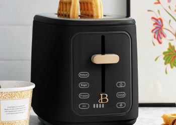 Walmart's cutest touchscreen toaster on the market today costs less than $30