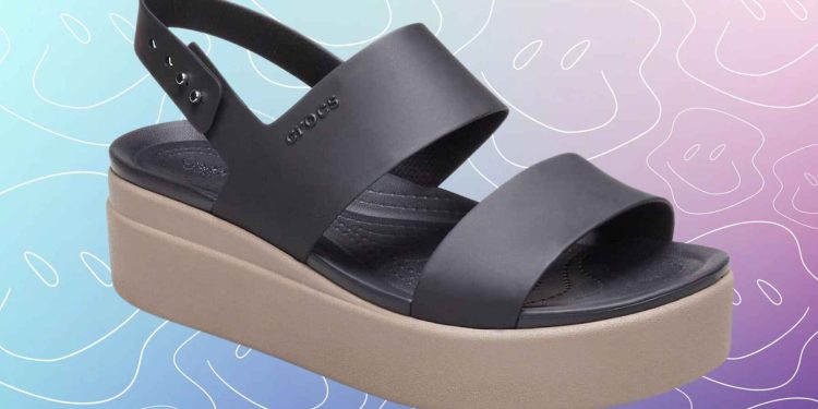 Crocs comfortable model that you can use wherever you want