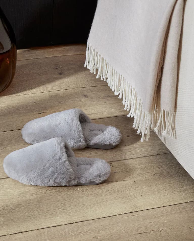 Zara Home boasts ideal your feet: very elegant