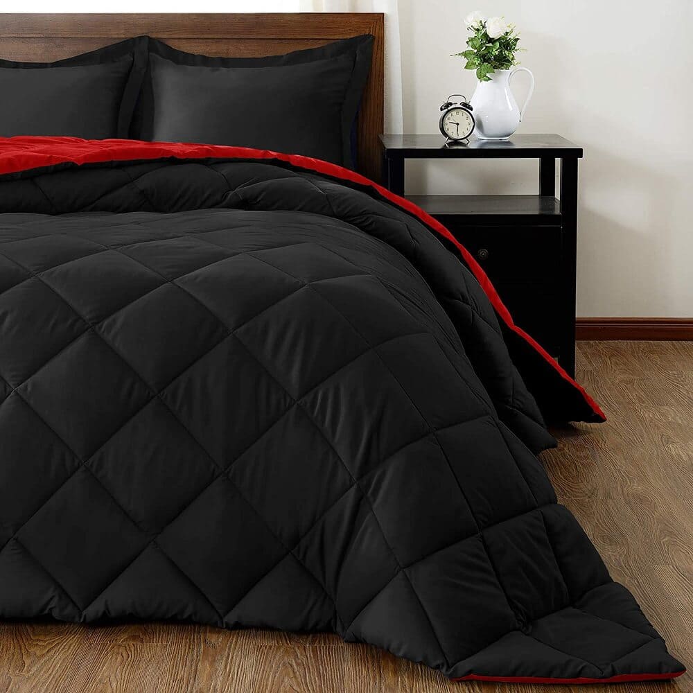Amazon downluxe Lightweight Solid Comforter Set