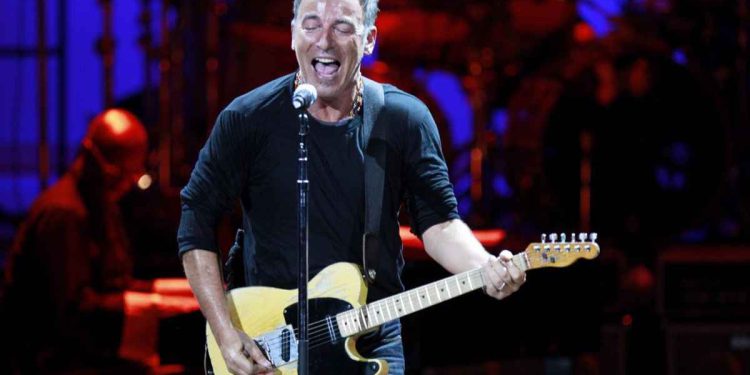 What happened to Bruce Springsteen at a concert has left his fans in awe