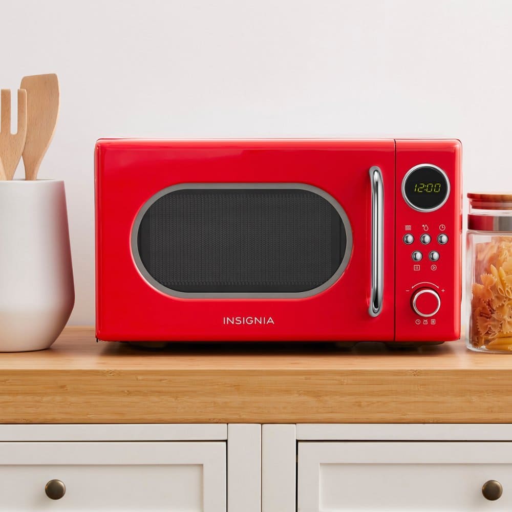 Insignia - 0.7 Cu. Ft. Retro Compact Microwave - Red