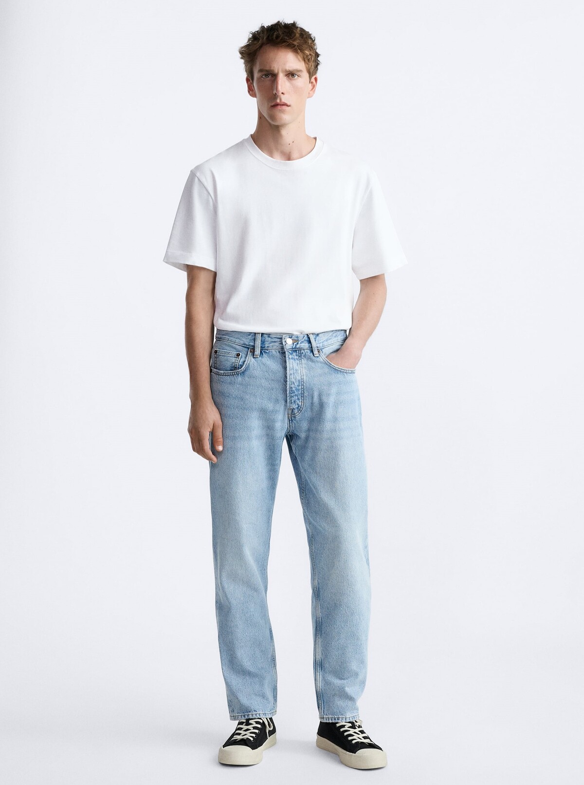 The new collection of thick fabric casual jeans arrives at Zara for ...